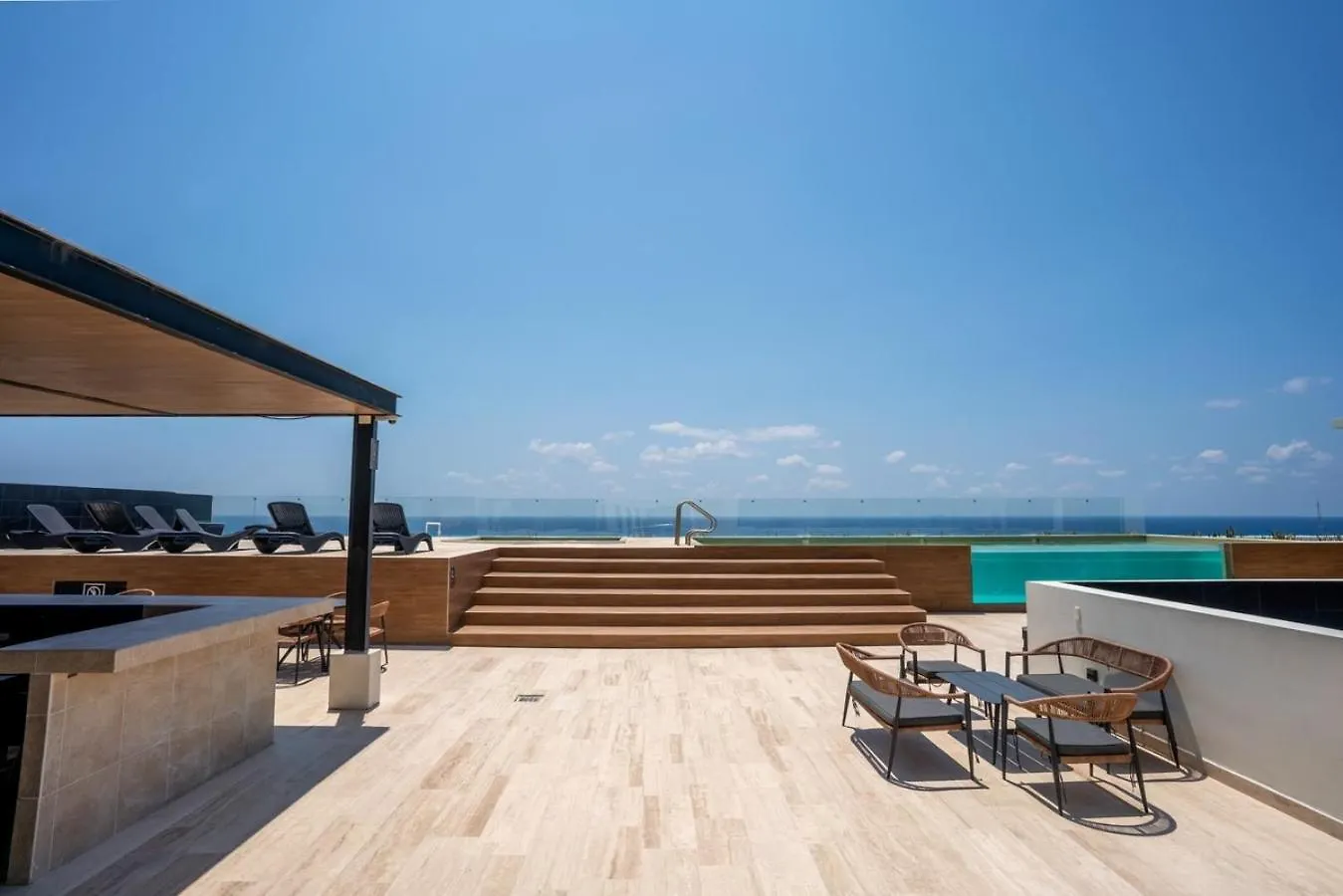 Cozy & Central Apt W/ Rooftop Infinity Pool & Gym Playa del Carmen Mexico