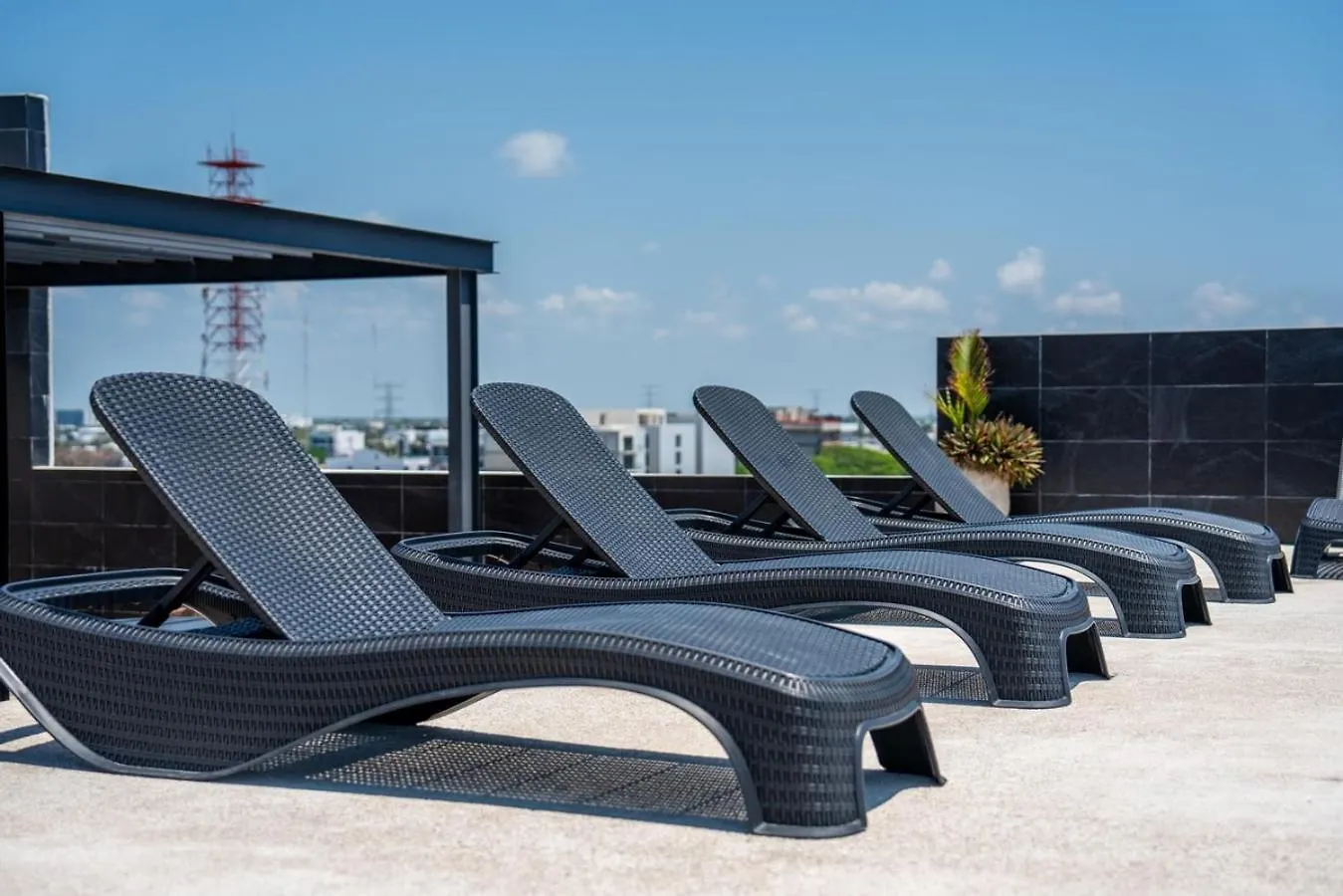 Cozy & Central Apt W/ Rooftop Infinity Pool & Gym Playa del Carmen Mexico
