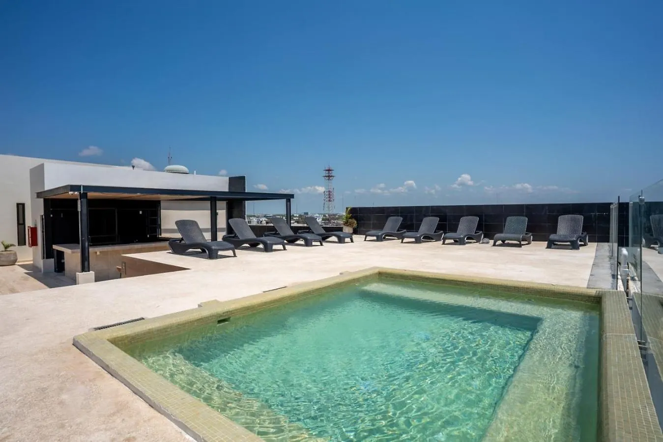 Cozy & Central Apt W/ Rooftop Infinity Pool & Gym Playa del Carmen Mexico