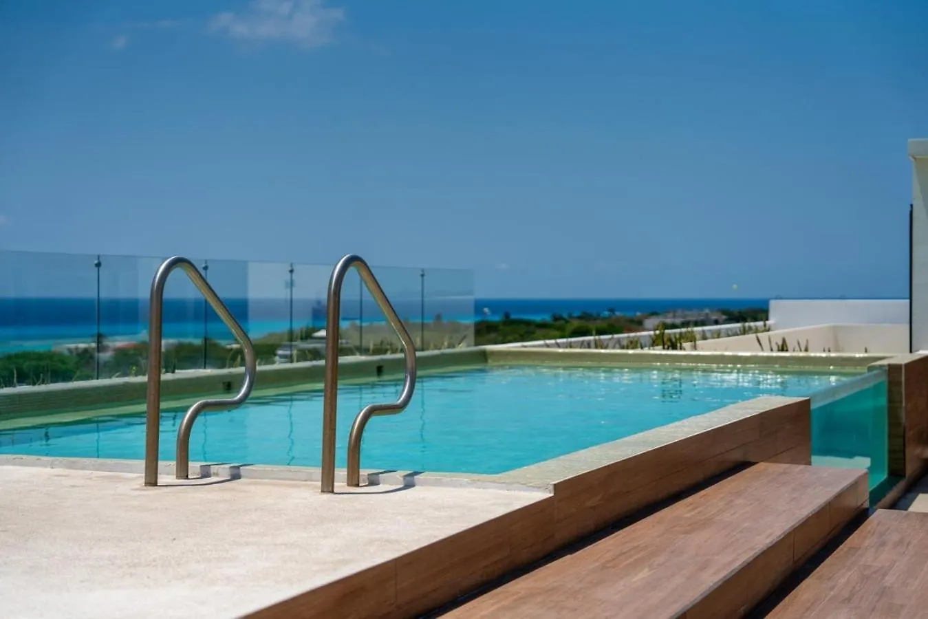 Cozy & Central Apt W/ Rooftop Infinity Pool & Gym Playa del Carmen