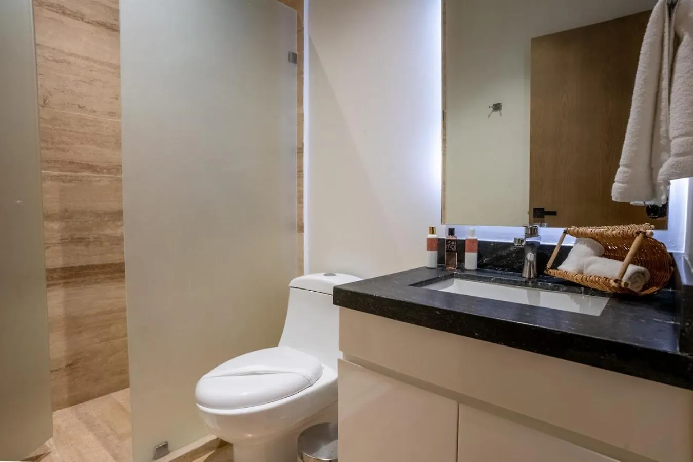 Cozy & Central Apt W/ Rooftop Infinity Pool & Gym Playa del Carmen