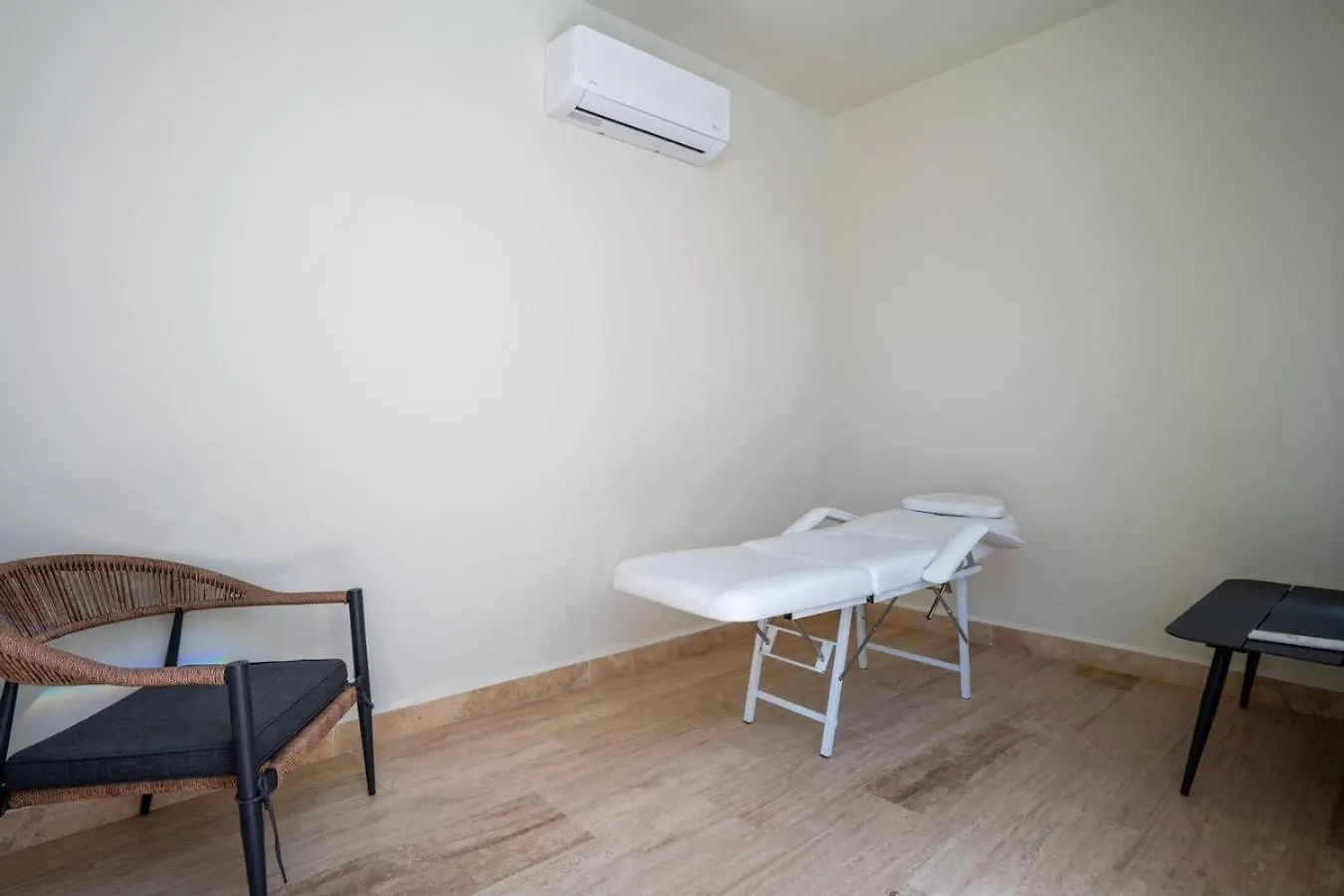 Cozy & Central Apt W/ Rooftop Infinity Pool & Gym Playa del Carmen Mexico