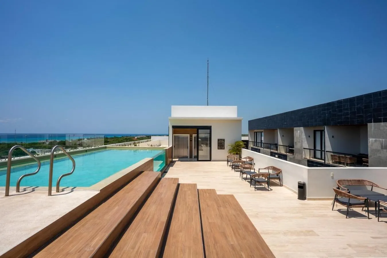 Cozy & Central Apt W/ Rooftop Infinity Pool & Gym Playa del Carmen Apartment