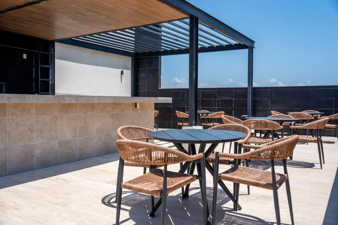 Cozy & Central Apt W/ Rooftop Infinity Pool & Gym Playa del Carmen